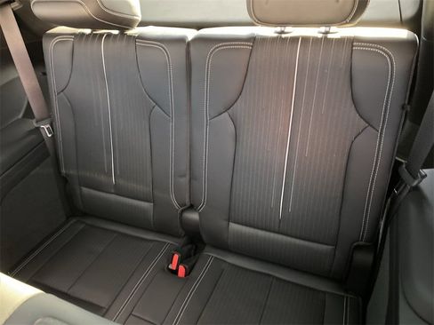 Used 2026 Cadillac Vistiq Luxury image 38