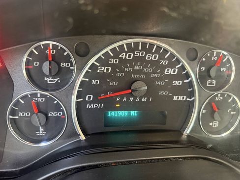 Used 2017 Chevrolet Express 2500 RWD image 24
