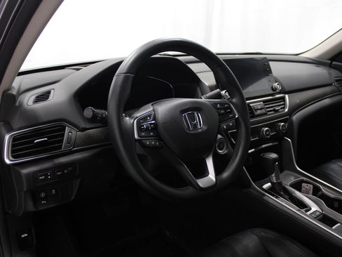 Used 2018 Honda Accord Touring image 12