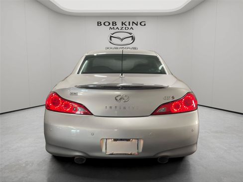 Used 2010 INFINITI G37 Convertible w/ Premium Pkg RWD image 4