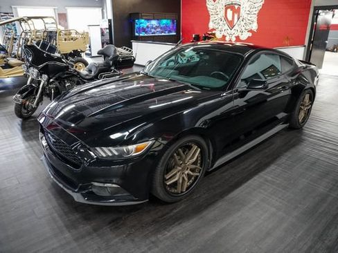 Used 2017 Ford Mustang Coupe RWD image 2