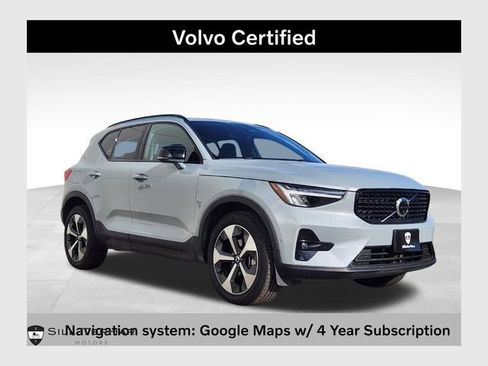 Certified 2025 Volvo XC40 B5 Plus image 1