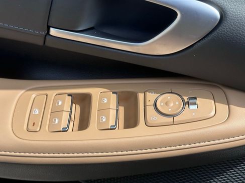 Used 2025 Hyundai Sonata Limited FWD image 25