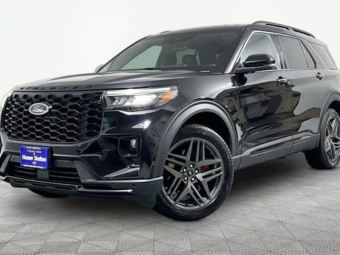 Used 2025 Ford Explorer ST-Line w/ ST-Line Street Pack AWD/4WD image 3