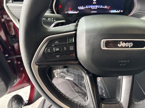 Used 2023 Jeep Grand Cherokee Limited image 18