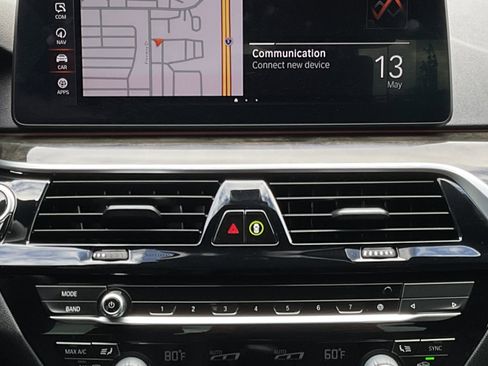 Used 2021 BMW 530i xDrive w/ Premium Package AWD/4WD image 16