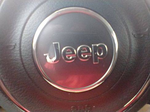 Used 2020 Jeep Renegade Latitude w/ Cold Weather Group image 32