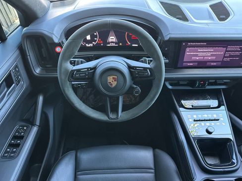 Certified 2025 Porsche Cayenne GTS AWD/4WD image 15