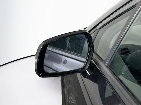 Used 2025 Kia Carnival FWD image 16