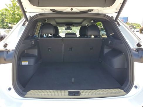 Certified 2025 Volkswagen Tiguan SE R-Line AWD/4WD image 8