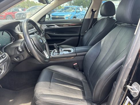 Used 2019 BMW 740i RWD image 9