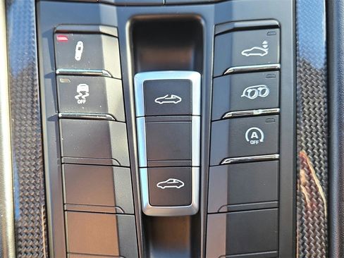 Used 2018 Porsche 911 Targa 4 GTS image 15