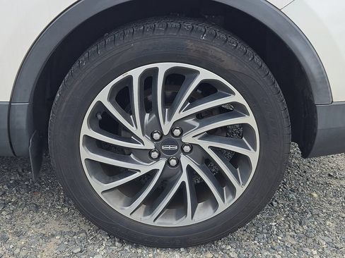 Used 2019 Lincoln Nautilus Reserve AWD/4WD image 12