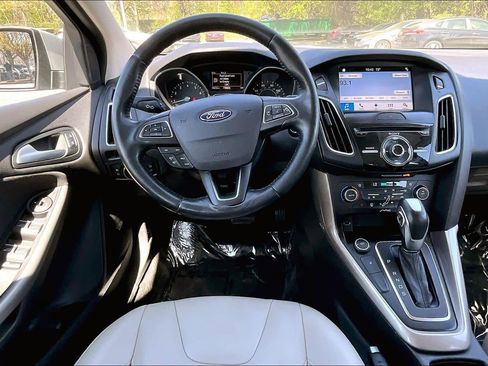 Used 2017 Ford Focus Titanium FWD image 6