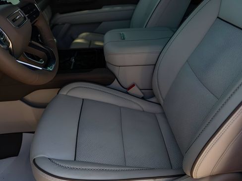 New 2026 GMC Yukon XL Denali w/ Denali Reserve Package AWD/4WD image 8