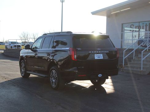 New 2025 Ford Expedition Active image 3