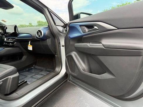 New 2025 Chevrolet Equinox EV LT AWD/4WD image 9