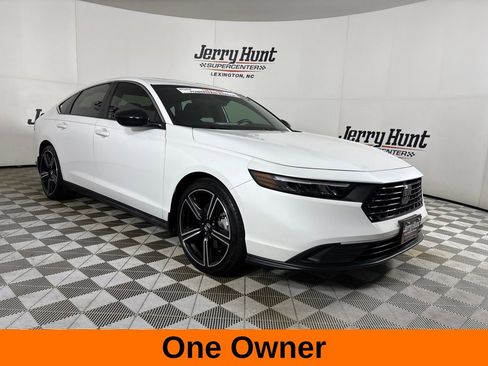 Used 2023 Honda Accord Sport image 4