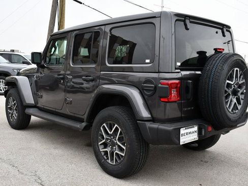 Used 2026 Jeep Wrangler Sahara image 5