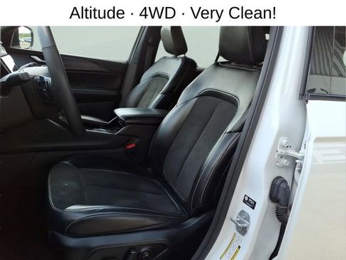 Used 2023 Jeep Grand Cherokee Altitude AWD/4WD image 12