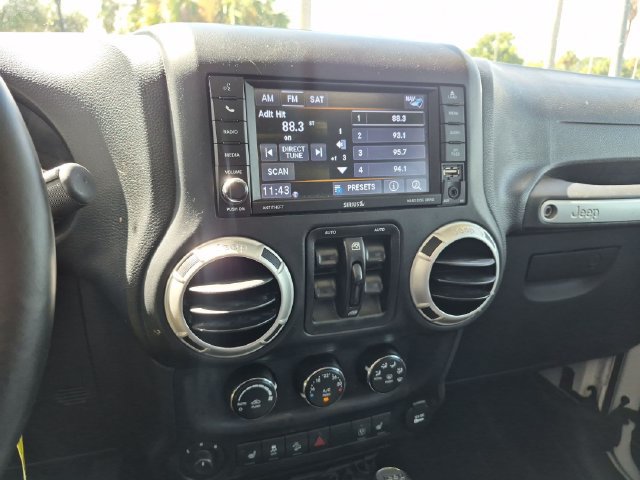 Used 2018 Jeep Wrangler Unlimited Sahara w/ Dual Top Group AWD/4WD image 15