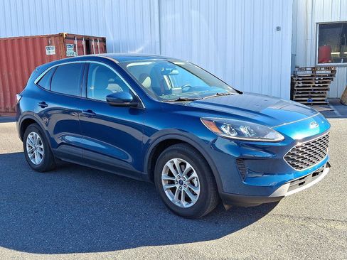 Used 2020 Ford Escape SE image 3
