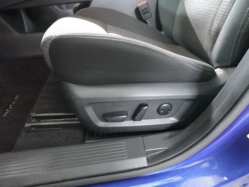 Used 2023 Nissan Rogue SV image 11