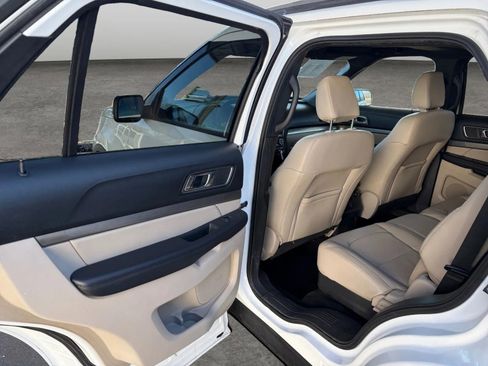 Used 2018 Ford Explorer XLT w/ Equipment Group 202A image 12