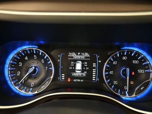 Used 2022 Chrysler Voyager LX image 20