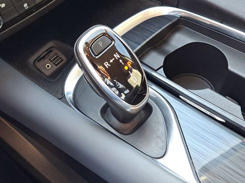 Used 2021 Buick Enclave Essence image 16