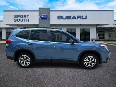 Used 2023 Subaru Forester Premium AWD/4WD image 2