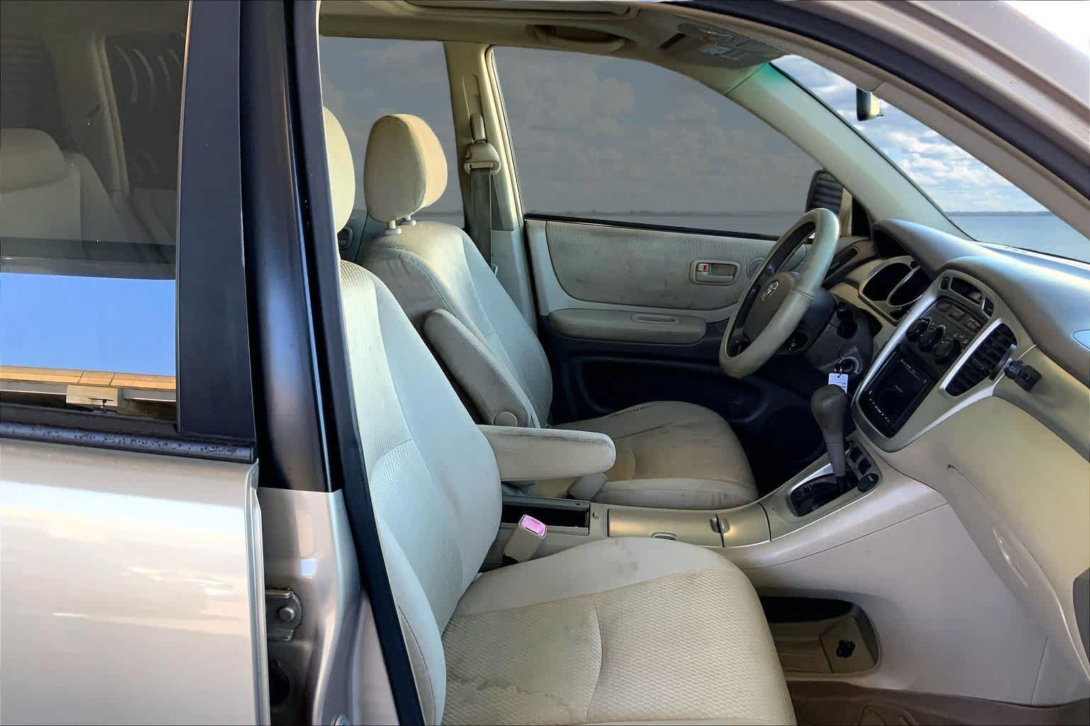 Used 2005 Toyota Highlander 4WD V6 w/ 3rd Row image 13