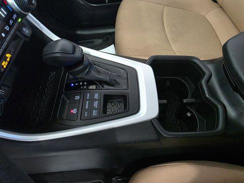 Used 2025 Toyota RAV4 XLE image 20