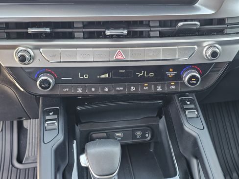 Used 2024 Kia Telluride S w/ S Sunroof Package FWD image 30
