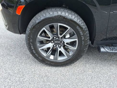 Certified 2023 Chevrolet Suburban Z71 w/ Luxury Package AWD/4WD image 10