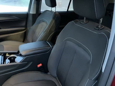 Used 2023 Jeep Grand Cherokee Laredo X image 11