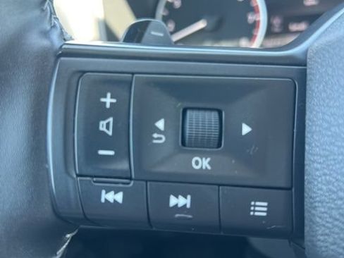 Used 2025 Nissan Rogue SV FWD image 12