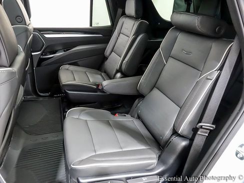 New 2026 Cadillac Escalade Luxury image 9