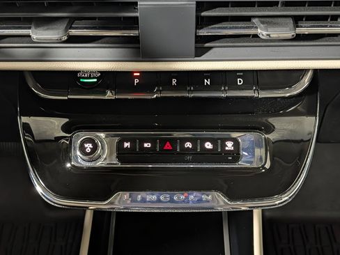 Used 2025 Lincoln Corsair Reserve w/ Towing Package FWD image 16