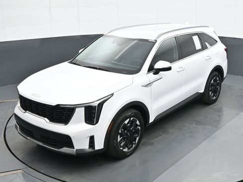Used 2024 Kia Sorento S image 17