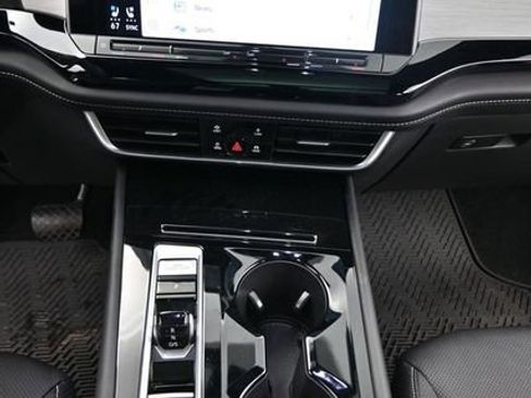 Used 2024 Volkswagen Atlas Cross Sport SE image 16