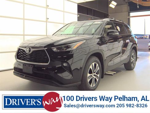 Used 2022 Toyota Highlander XLE image 1