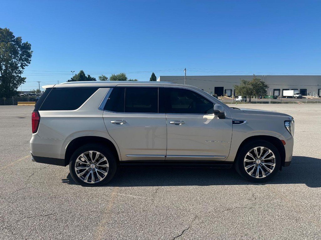 Used 2021 GMC Yukon Denali w/ Denali Premium Package RWD image 2