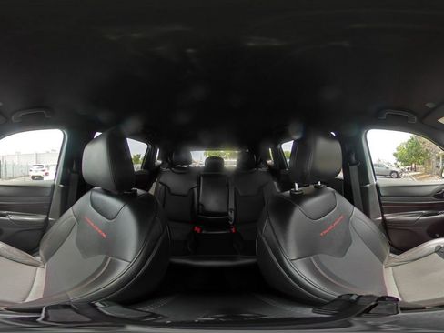 Used 2025 Jeep Compass Trailhawk image 42