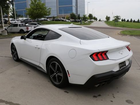 Used 2024 Ford Mustang Coupe RWD image 5