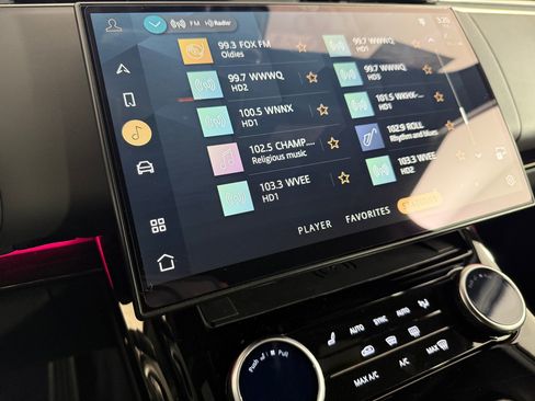 Used 2023 Land Rover Range Rover Sport SE Dynamic image 23