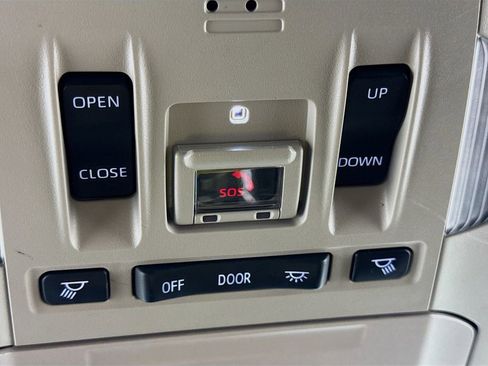 Used 2023 Toyota Highlander XLE AWD/4WD image 12