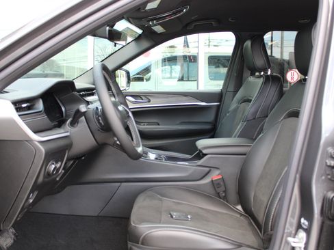 New 2026 Jeep Grand Cherokee Altitude AWD/4WD image 10
