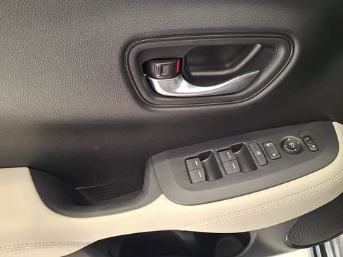 Used 2023 Honda HR-V LX image 15