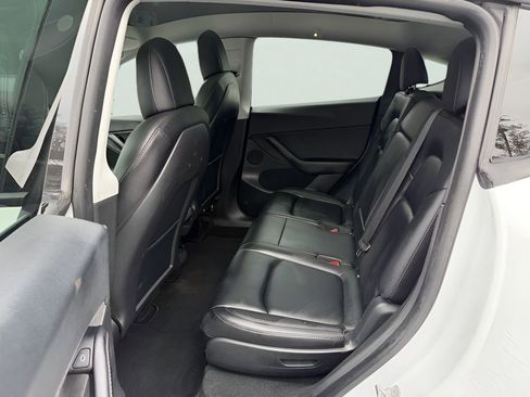 Used 2022 Tesla Model Y Long Range image 22